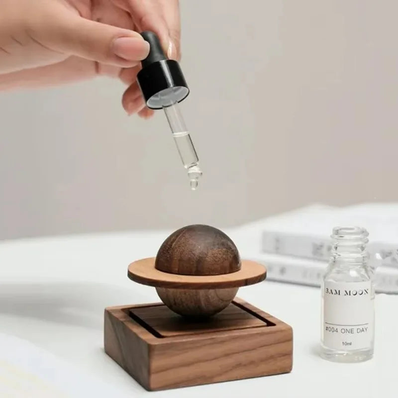 موزع عطر خشبي Little Planet، خشب جوز أسود، صناعة يدوية، زيوت عطرية طبيعية، التأمل، ديكور منزلي، سيارة، بساطة عصرية | Little Planet Wooden Diffuser, Black Walnut Wood, Handcrafted, Natural Essential Oils, Meditation, Home Decor, Car, Minimalist Design